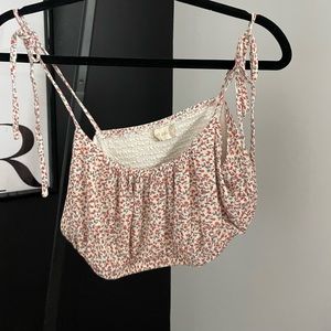 Floral small top🤍